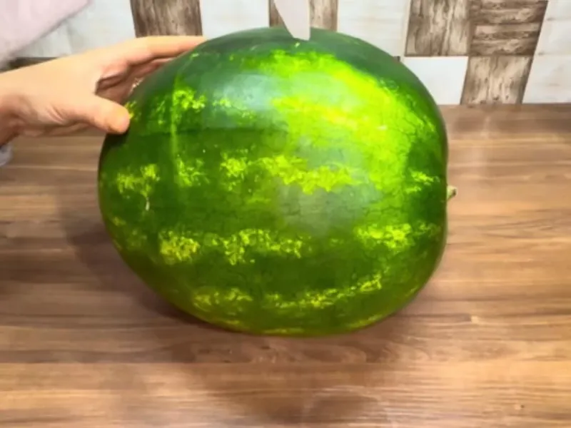 نحوه بریدن و قاچ کردن هندوانه برای سرو در مهمانی های ویژه