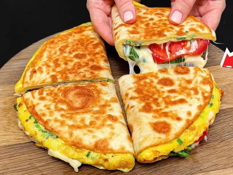 طرز تهیه صبحانه سلطنتی با تخم مرغ و نان لوش / صبحانه 5 دقیقه ای خوشمزه تر از پیتزا