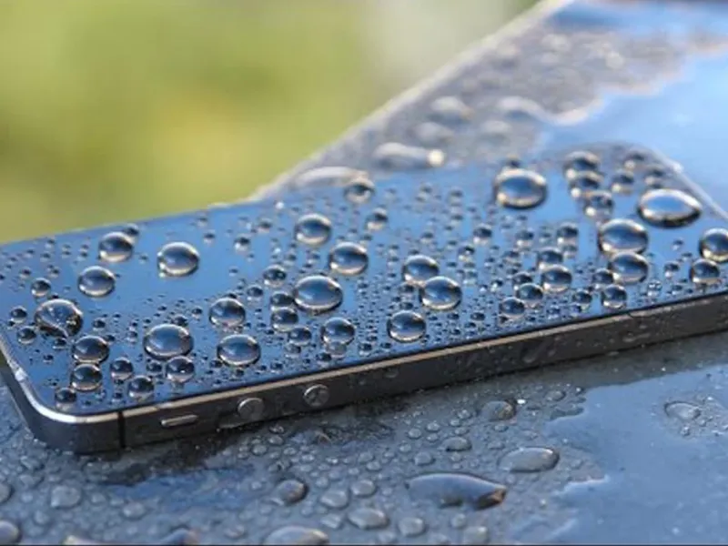 چگونه به سرعت هر گوشی آسیب دیده از آب را تعمیر کنید ؟