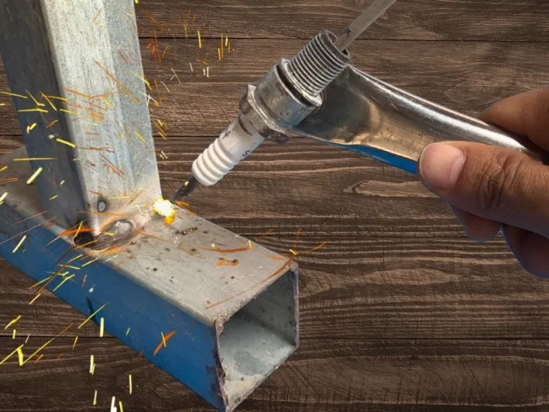 تکنیک جوشکاری عالی با استفاده از شمع و باتری 12 ولت