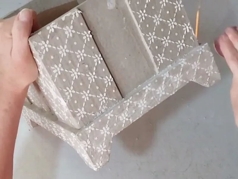 ایده با مقوا برای ساخت یک جعبه زیبا به سبک رترو ایده با مقوا برای ساخت یک جعبه زیبا به سبک رترو