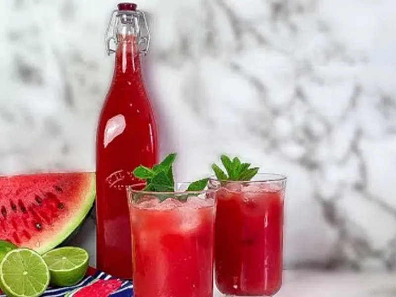 طرز تهیه آب هندوانه در مخلوط کن / تا ماه ها آب هندوانه داری