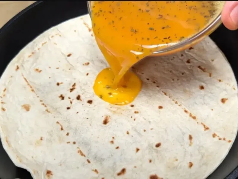 طرز تهیه ساندویچ با نان لواش و تخم مرغ / با خوشمزه ترین پیتزاهای دنیا رقابت می کنه