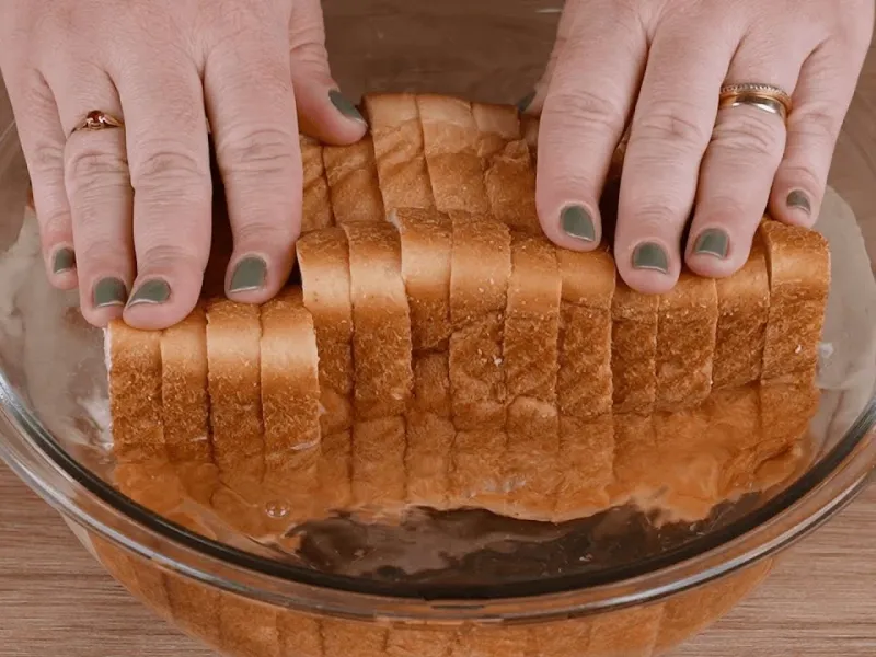 نان اسنک را در آب بخیسانید / طرز تهیه میان وعده رستورانی با نان و آب