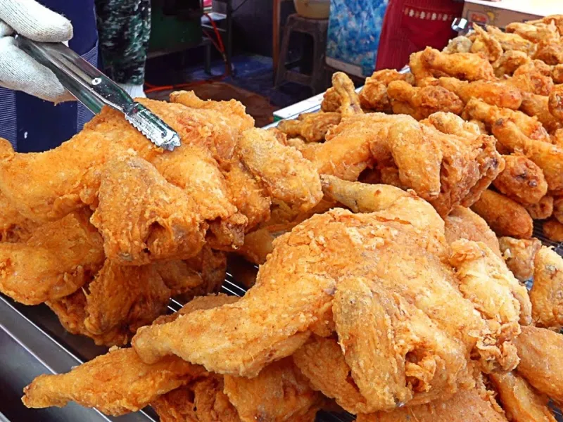 طرز تهیه مرغ سوخاری / به روشی ساده و خوشمزه یک مرغ کامل را سوخاری کنید