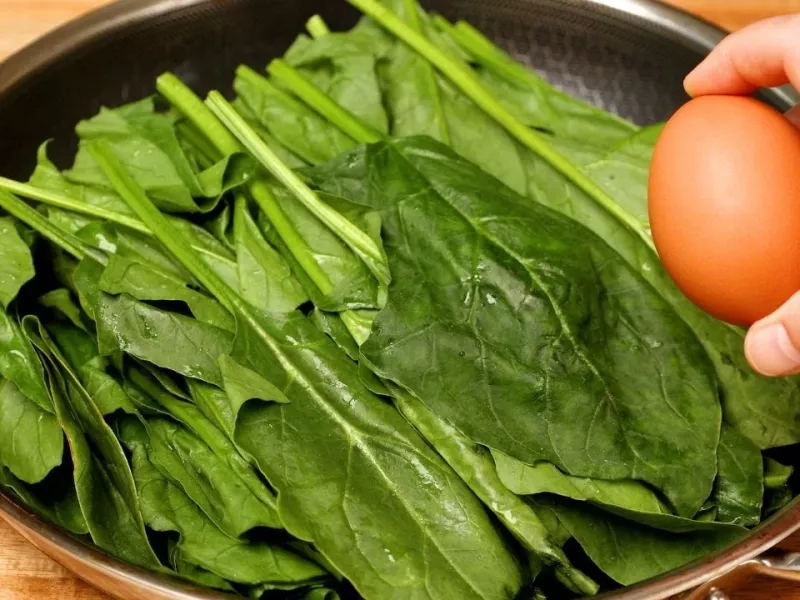 فقط اسفناج و تخم مرغ! دستور پخت فوق العاده ساده و خوشمزه