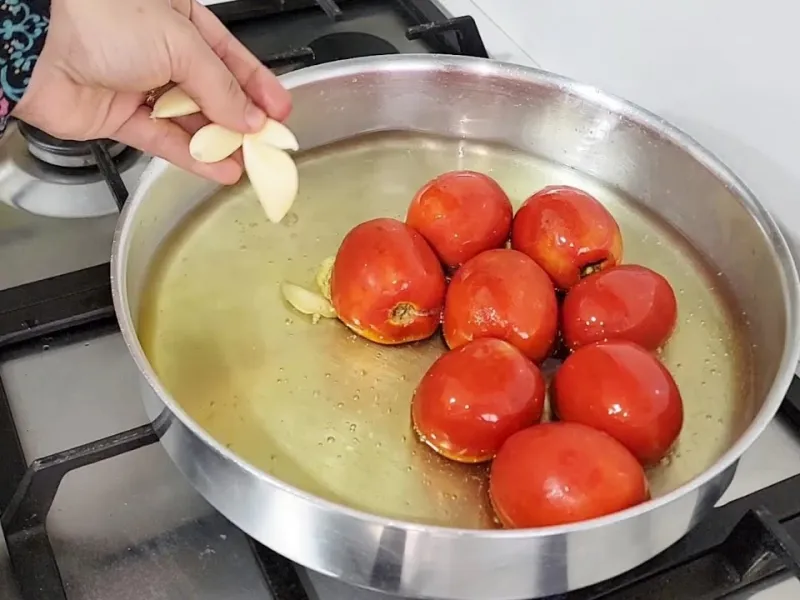 بعد از این غذا، دیگر مرغ یا گوشت نخواهید خورد / طرز تهیه شام رستورانی با گوجه