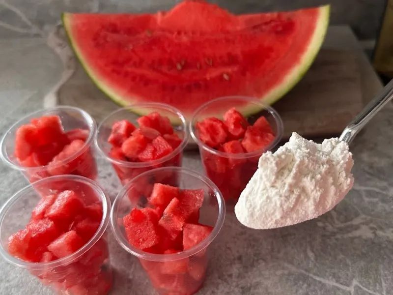 فقط هندوانه و نشاسته / طرز تهیه دسر رستورانی با هندوانه و نشاسته در 5 دقیقه