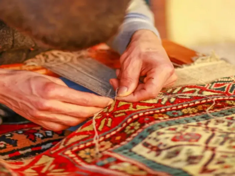 بازیافت جالب فرش کهنه و دورانداختنی