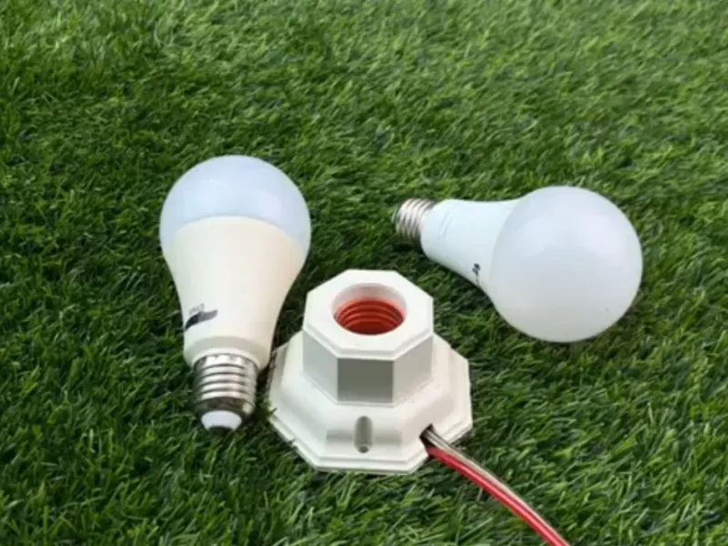 تعمیر لامپ ال ای دی سوخته با کمک یک میخ