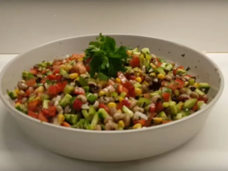 طرز تهیه سالاد لوبیا چشم بلبلی رژیمی