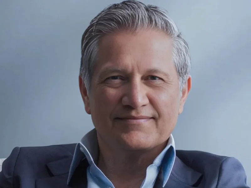 بیوگرافی جو کیانی: از مهاجرت در فقر تا میلیاردر صنعت پزشکی و جنگ با اپل