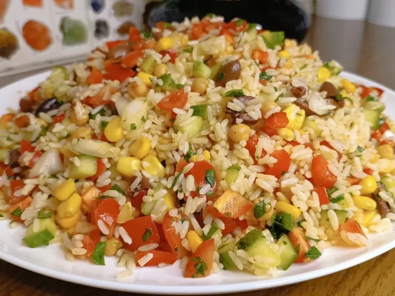 طرز تهیه سالاد برنج یک غذای سالم و خوشمزه