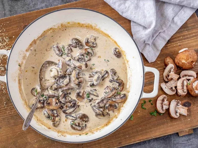 طرز تهیه سس قارچ با خامه، خوشمزه و لذیذ