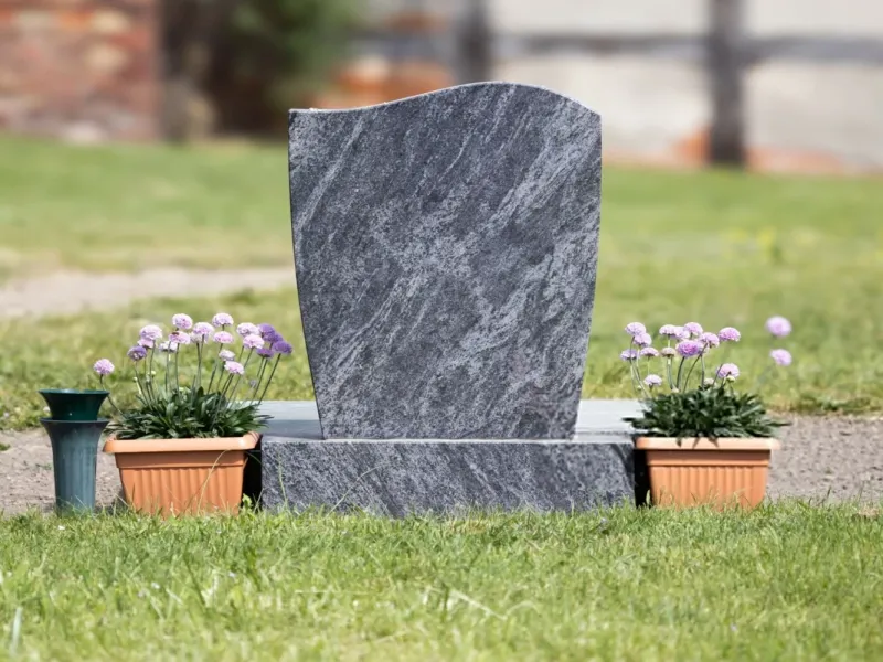 زیارت اهل قبور و نیز خواندن نماز میت برای شخص جنب چه حکمی دارد؟