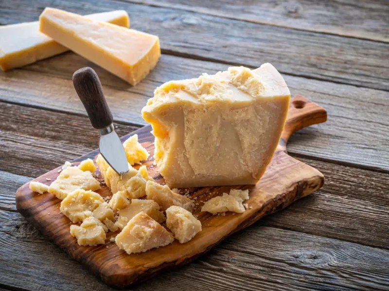 معرفی پنیر پارمیجانو (شاهکار غذاهای ایتالیایی)