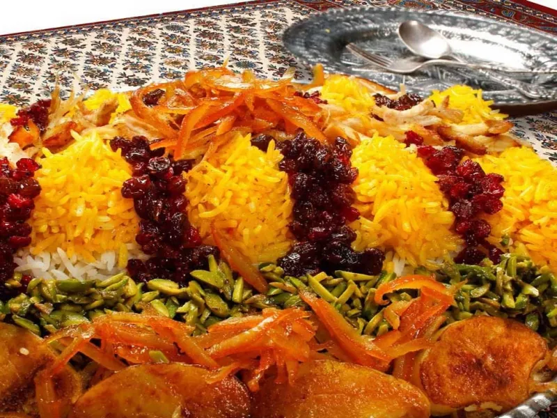 طرز تهیه شیرین پلو با مرغ حلزونی، یک غذای سنتی و مجلسی طرز تهیه شیرین پلو با مرغ حلزونی، یک غذای سنتی و مجلسی