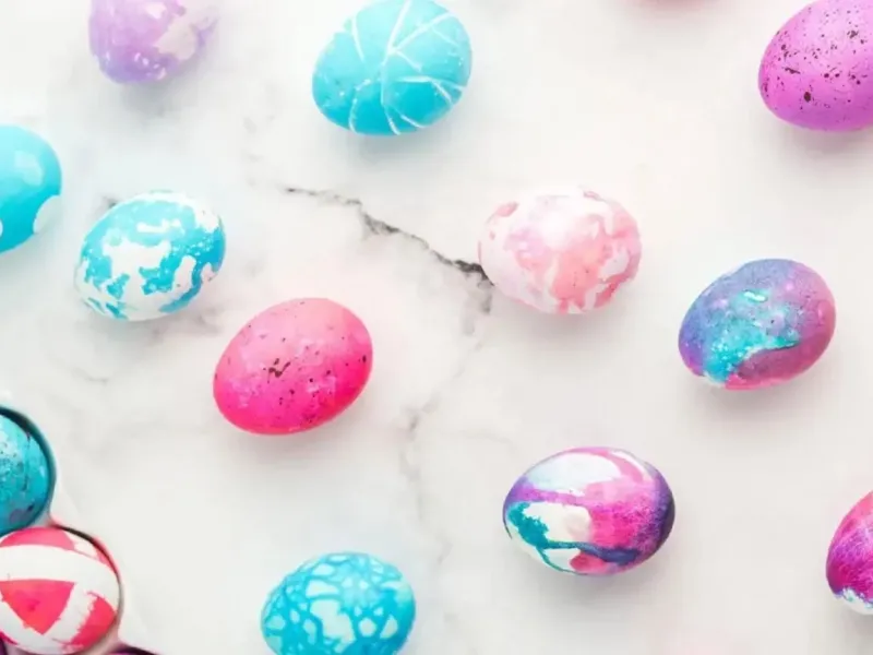 آموزش رنگ کردن تخم مرغ به روش مرمری برای عید نوروز