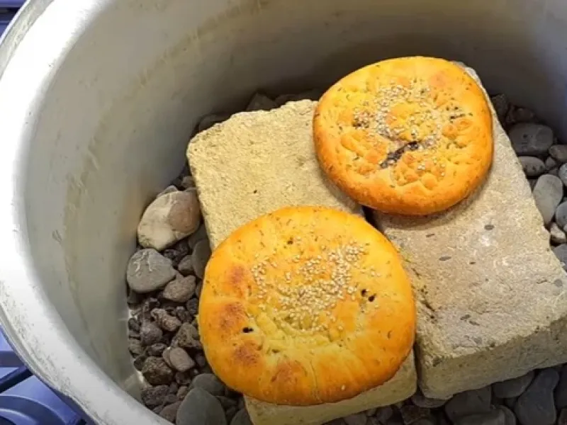 نان خرمایی کرمانی با قابلمه و آجر / نان خرمایی با فر دست ساز