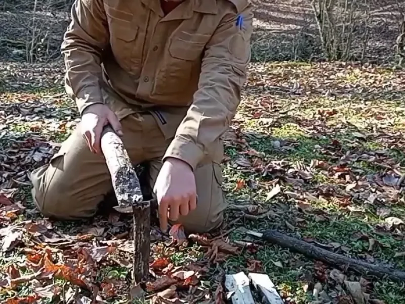 چگونه با چوب های خیس آتیش درست کنیم / ترفند برای آتیش روشن کردن چوب خیس