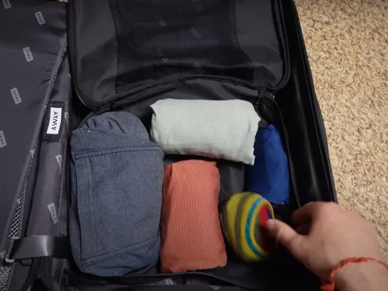 نحوه تا کردن حرفه ای لباس های مردانه برای چیدن در چمدان / تا کردن لباس برای مسافرت