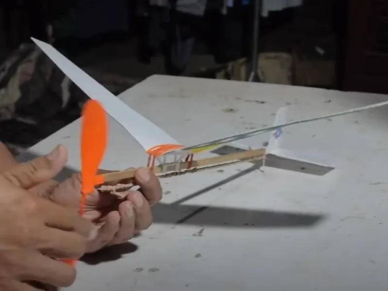 نحوه ساخت هواپیما پرنده با کاغذ و کش / چگونه با کاغذ و کش می شود هواپیما ساخت