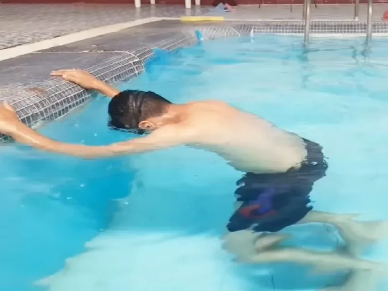 آموزش شنا مقدماتی به زبان ساده / چگونه روی آب شناور شویم