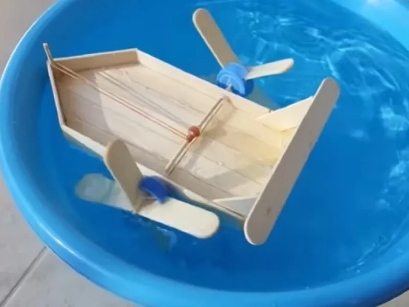 ساخت قایق حرکت کننده با چوب بستنی / فیلم