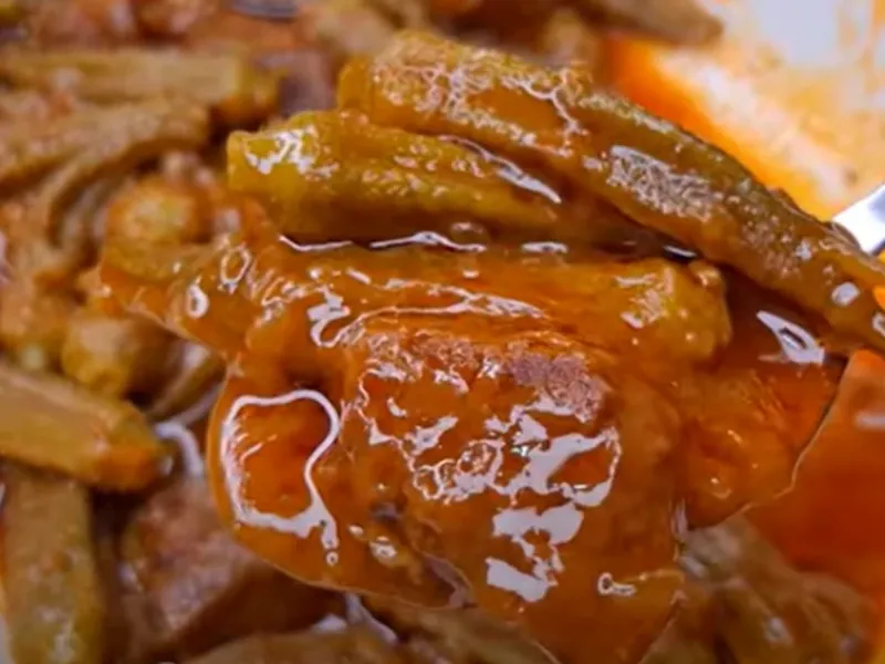 خورشت بامیه مجلسی بدون لیز شدن / فیلم