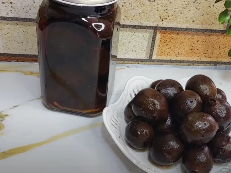 تهیه ترشی چاقاله گردو بسیار خوشمزه / ترشی متفاوت و خوشمزه چاقاله گردو