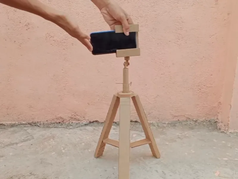 ساخت نگهدارنده گوشی موبایل با استفاده از کارتن / ساختن سه پایه گوشی با کارتن