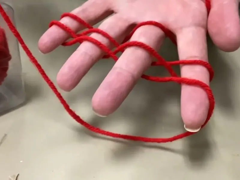 با انگشت دستم و به آسانی برای خودم شال گردن فانتزی بافتم!