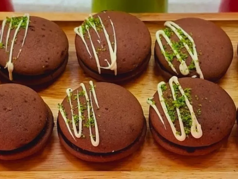 ووپی پای شکلاتی یک شیرینی عالی با طعمی دلنشین و بافتی سبک !