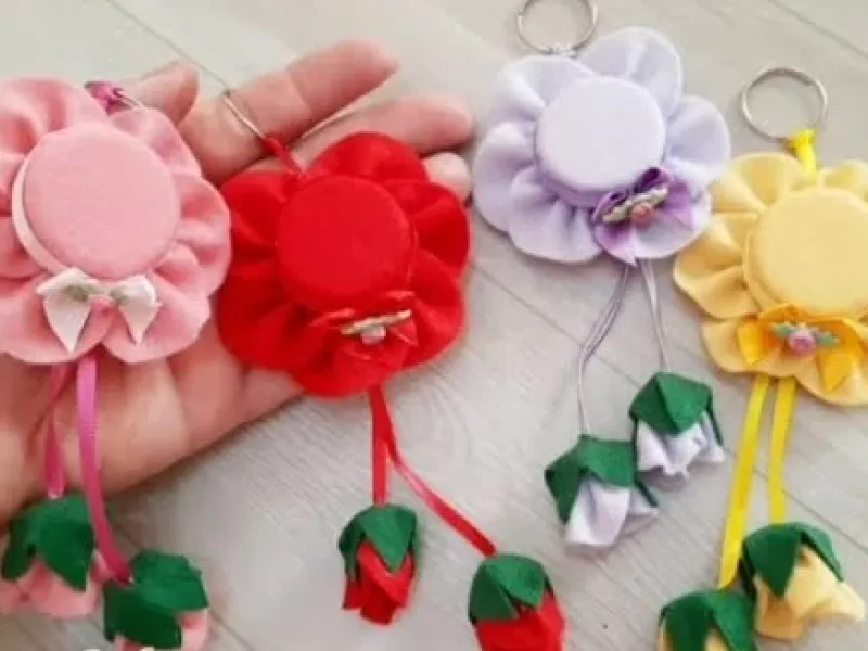 ببین من با درب بطری های پلاستیکی چه جاکلیدی های خوشگلی درست کردم!