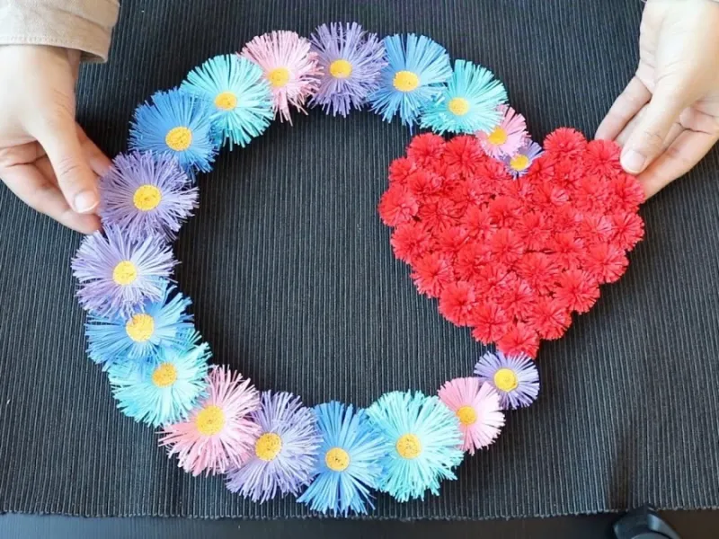 برای در ورود به آپارتمان یا اتاق حلقه گل به کاغذ رنگی درست کن!