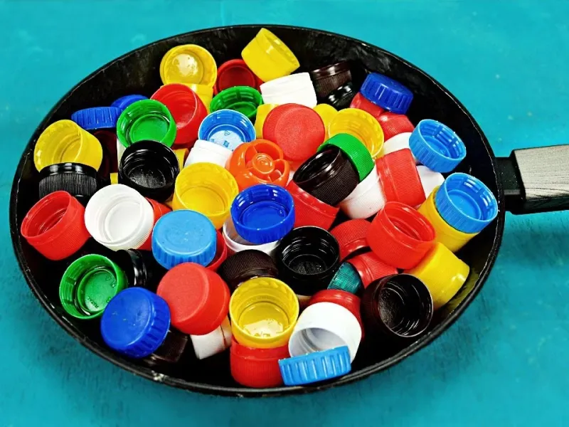 ایده شگفت انگیز! چگونه درب های پلاستیکی را ذوب کنیم و یک کاسه درست کنیم