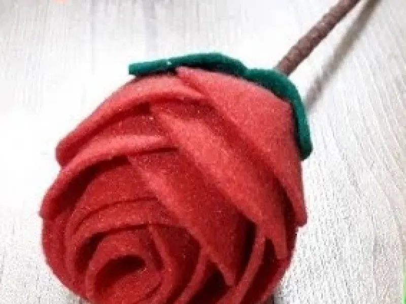 آموزش ساخت گل رز نمدی در خانه!