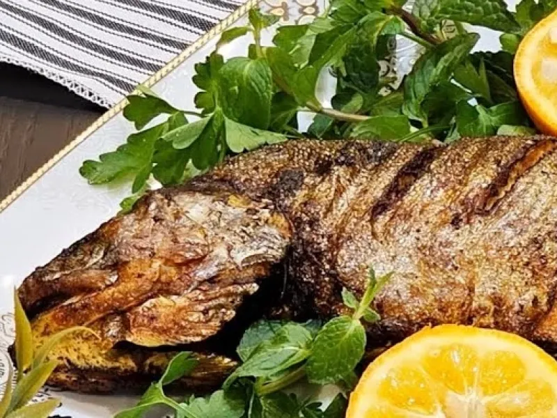 طرز تهیه سبزی پلو با ماهی شکم پر / سبزی پلو ماهی شب عید