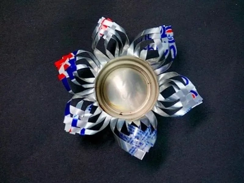 طرز تهیه گلدان گل از قوطی پپسی!