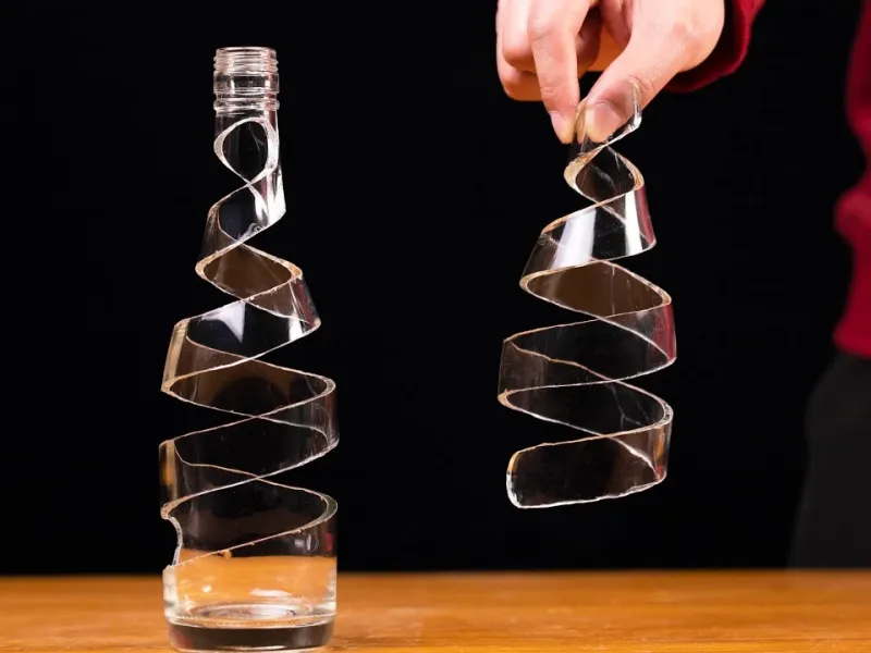 برش مارپیچ شیشه ای با دست و بازیافت بطری های شیشه ای!