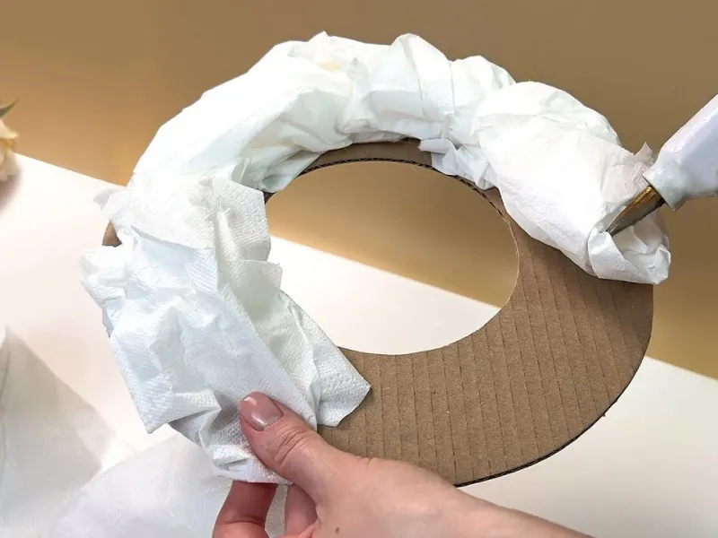 ساخت حلقه گل برای روی در اتاق با کمترین امکانات و هزینه!