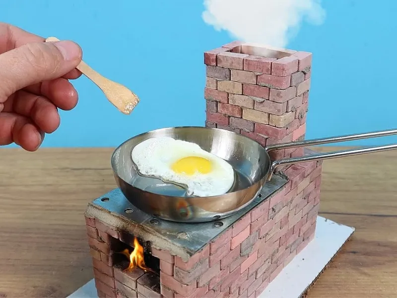 آموزش ساخت مینیاتوری گاز با آجرهای کوچک برای پخت تخم مرغ!