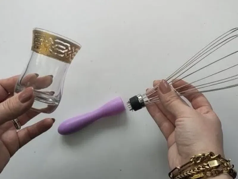 ایده خلاقانه دکوراسیون با لیوان شیشه ای و همزن!