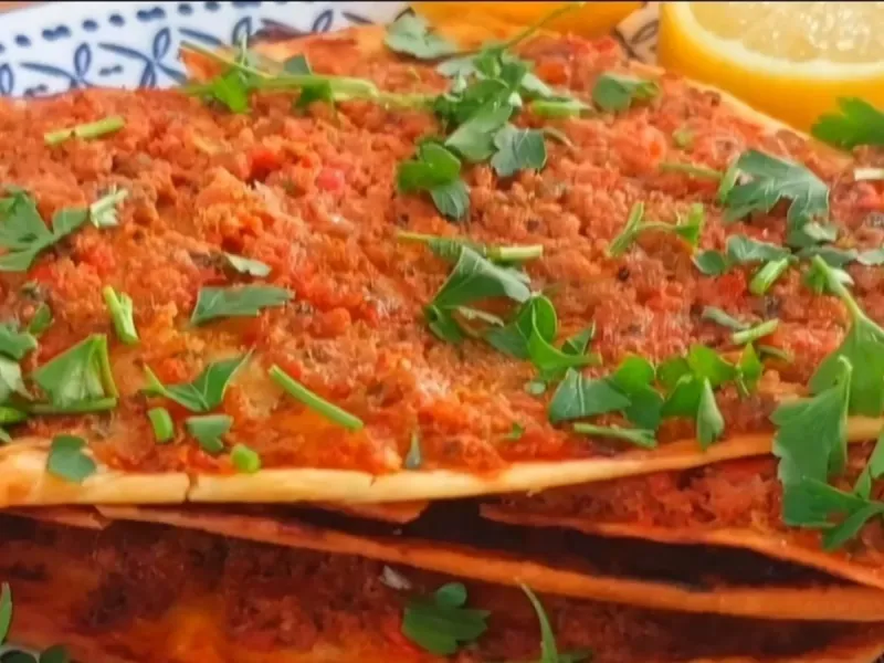 طرز تهیه لاهما جون ترکیه ای / لاهما جون یک پیتزا خوشمزه و لذیذ ترکی