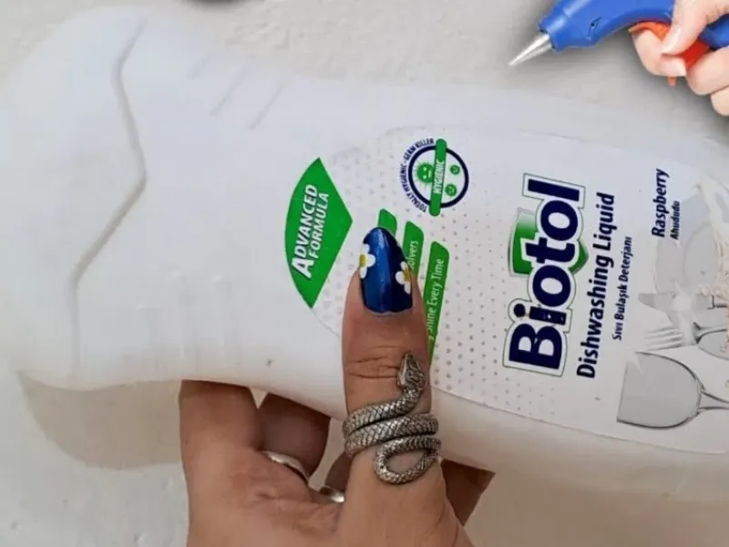 تبدیل ظروف شوینده به گلدان های زیبا: ایده ای خلاقانه برای کاردستی