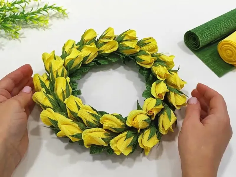 ایده خلاقانه برای تزیین اتاق با حلقه گل کاغذی!