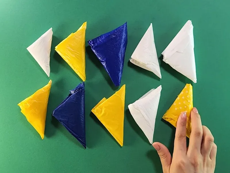 راهنمای تا کردن کیسه های پلاستیکی برای صرفه جویی در فضا!