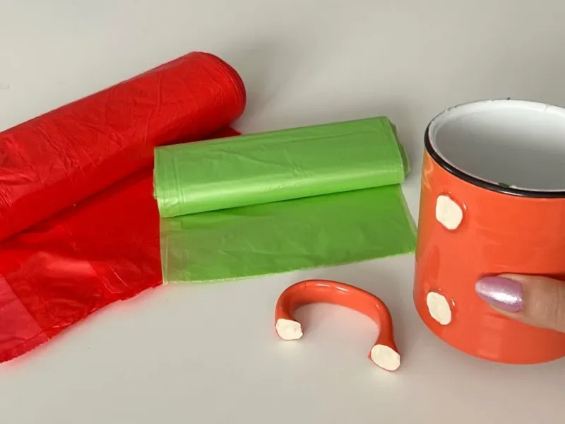 خلاقیت با وسایل دورریختنی: ساخت اثر هنری با لیوان شکسته و کیسه پلاستیکی