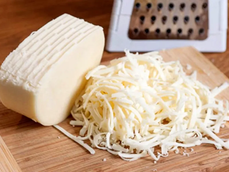 طرز تهیه پنیر پیتزا خانگی فقط با 3 قلم مواد و چقد کش میاااااد !