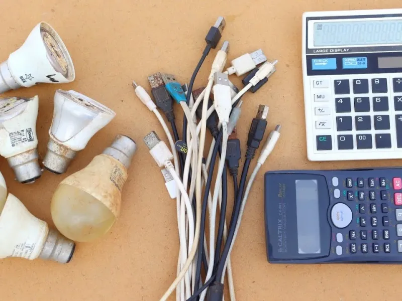 استفاده های عالی از ماشین حساب قدیمی و کابل usb قدیمی و لامپ led قدیمی!